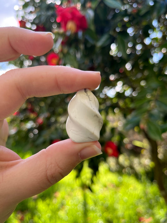 Howlite Mini Flame