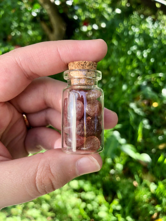 Strawberry Quartz Chip Bottle - Medium